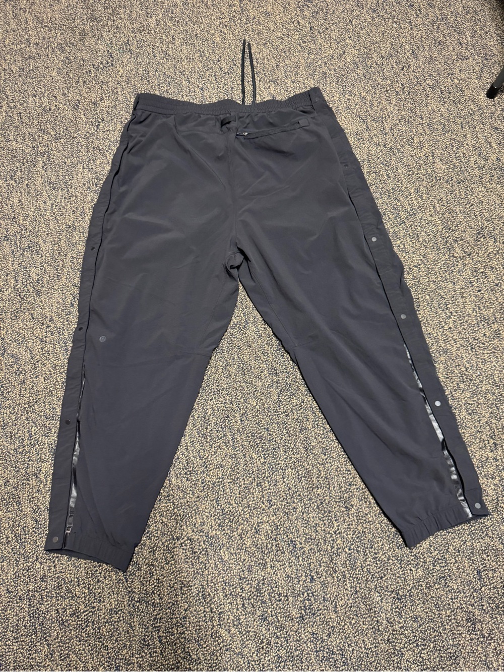 lululemon athletica Men’s Black Snap-Waist Joggers - Picture 15 of 16